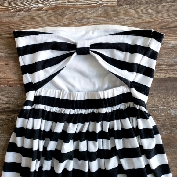 Strapless Striped and Flower Dress with Bow Back - Picture 3 of 6